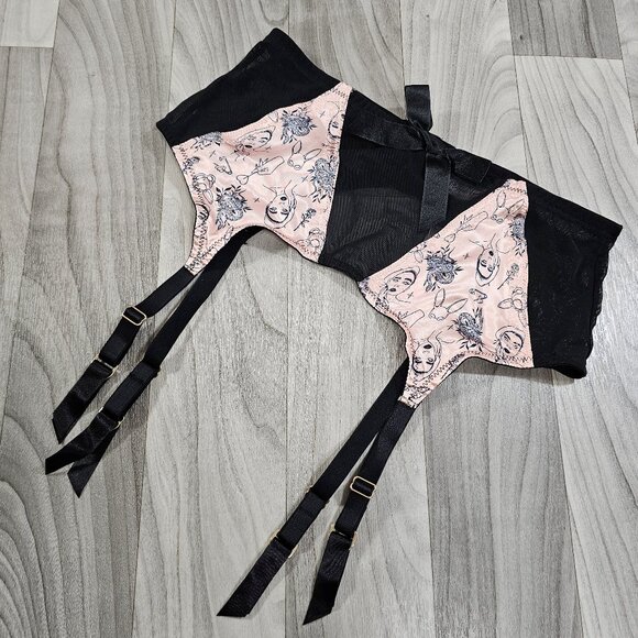 Bettie Page Lingerie Retro Tattoo Print Garter Belt, Black / Pink, US 10 - Picture 1 of 10